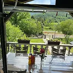 Prenociste Sara * Bihać