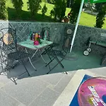 Prenociste Sara