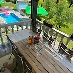 Prenociste Sara Бихач