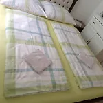 Prenociste Sara