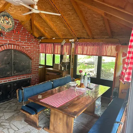 Prenociste Sara * Bihać