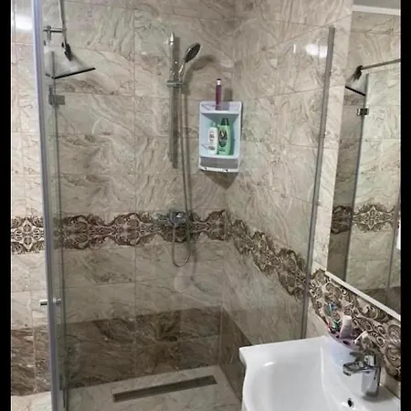 Prenociste Sara
