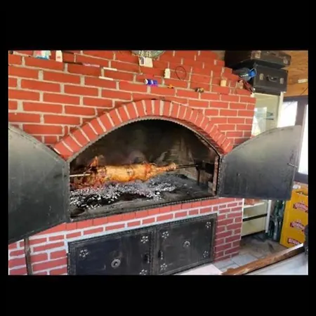 Prenociste Sara * Bihać