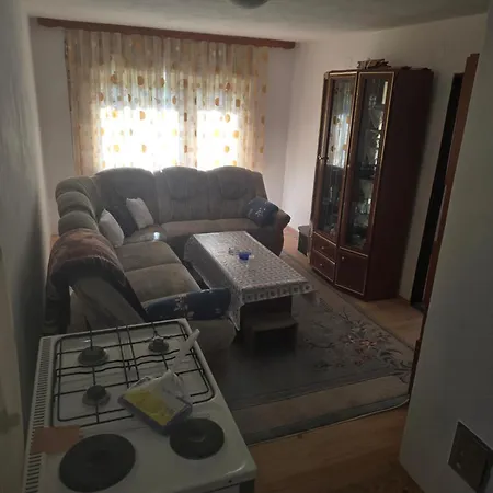Prenociste Sara * Bihać