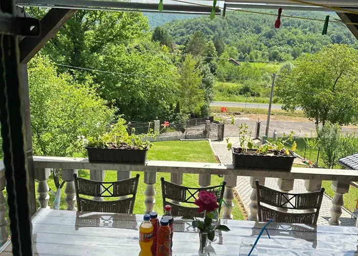 Prenociste Sara * Bihać