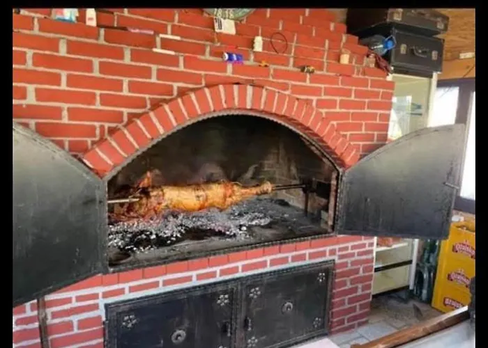 Prenociste Sara * Bihać