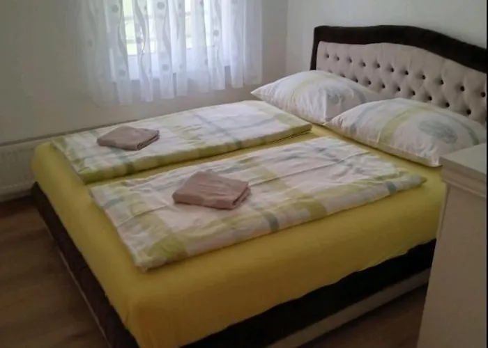 Prenociste Sara * Bihać